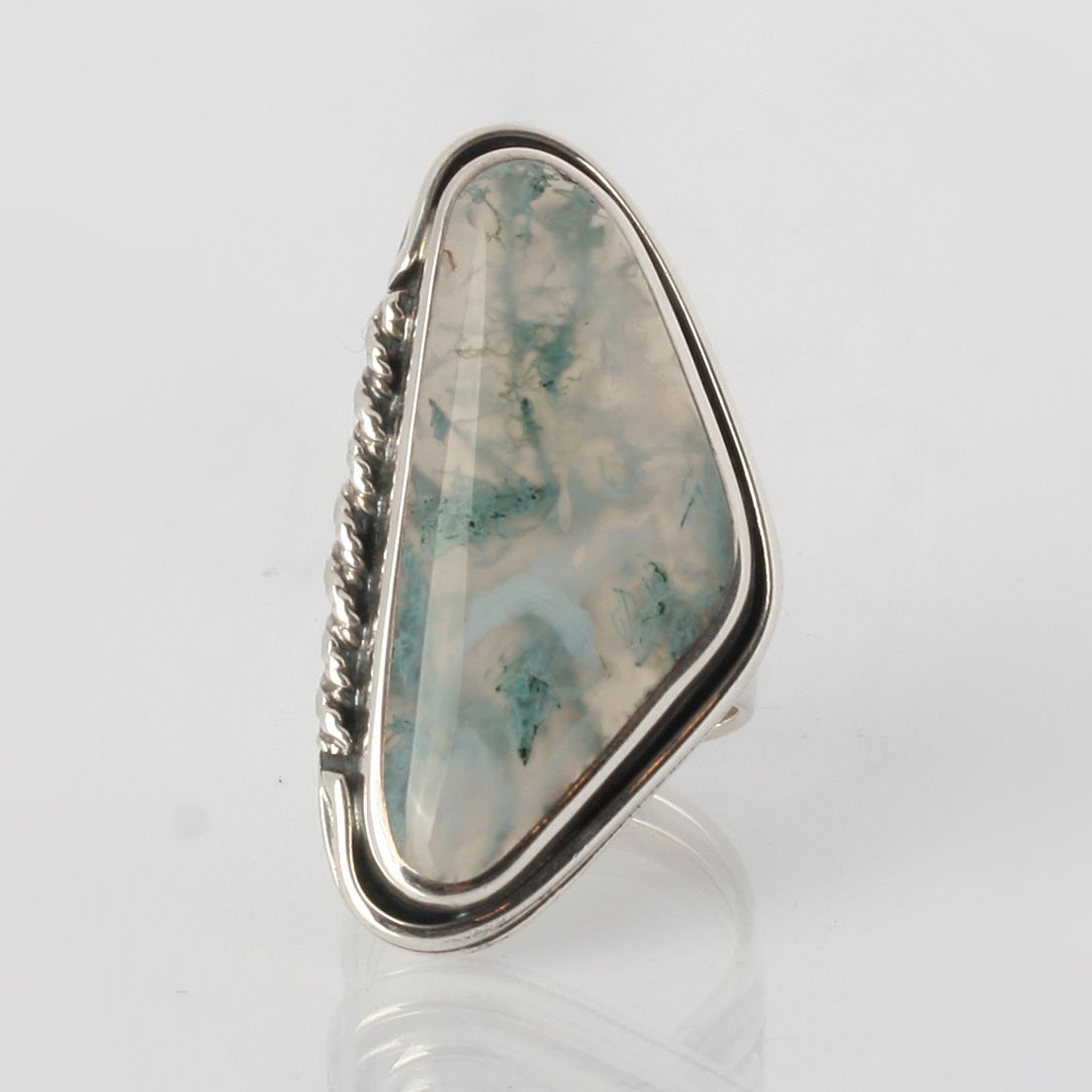 Сребърен пръстен с  естествен голям мъхов ахат