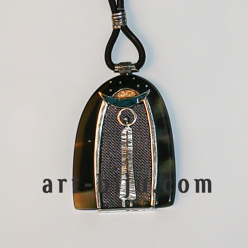 Collier en argent avec corne, turquoise, or 22Ct.