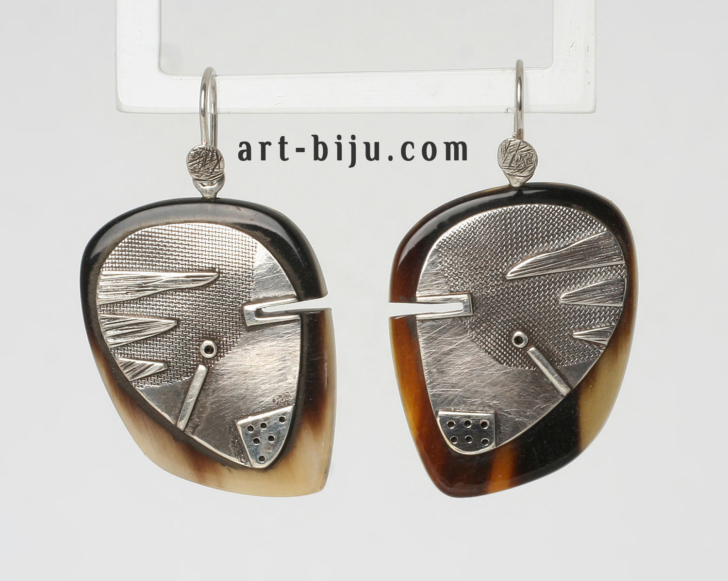 Boucles d'oreilles originales en argent avec argent texturé.