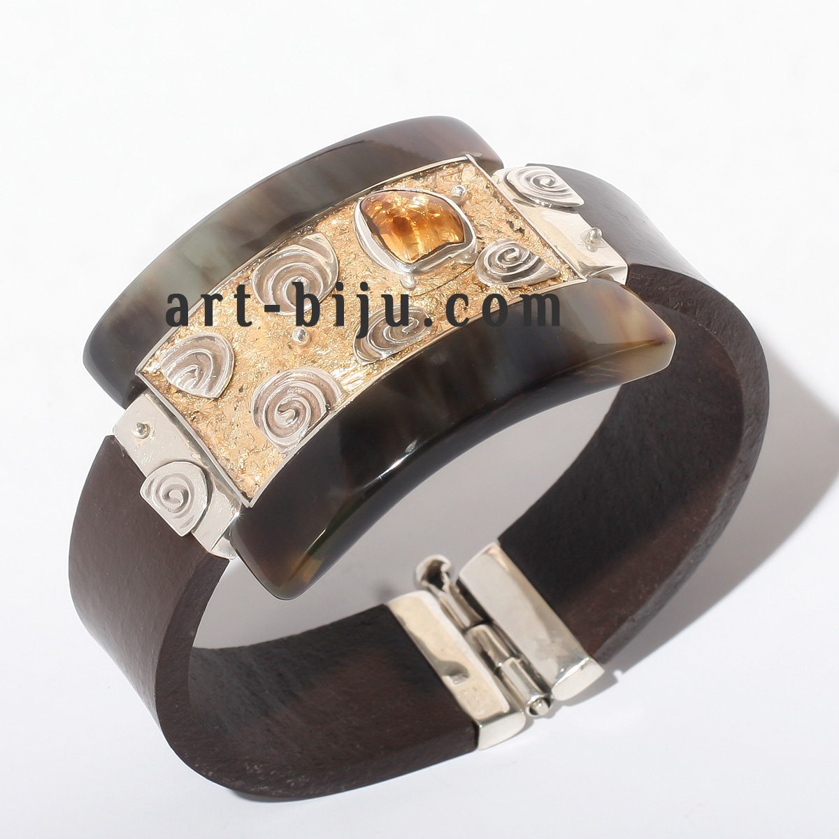 Bracelet en argent avec citrine, or et cuir.