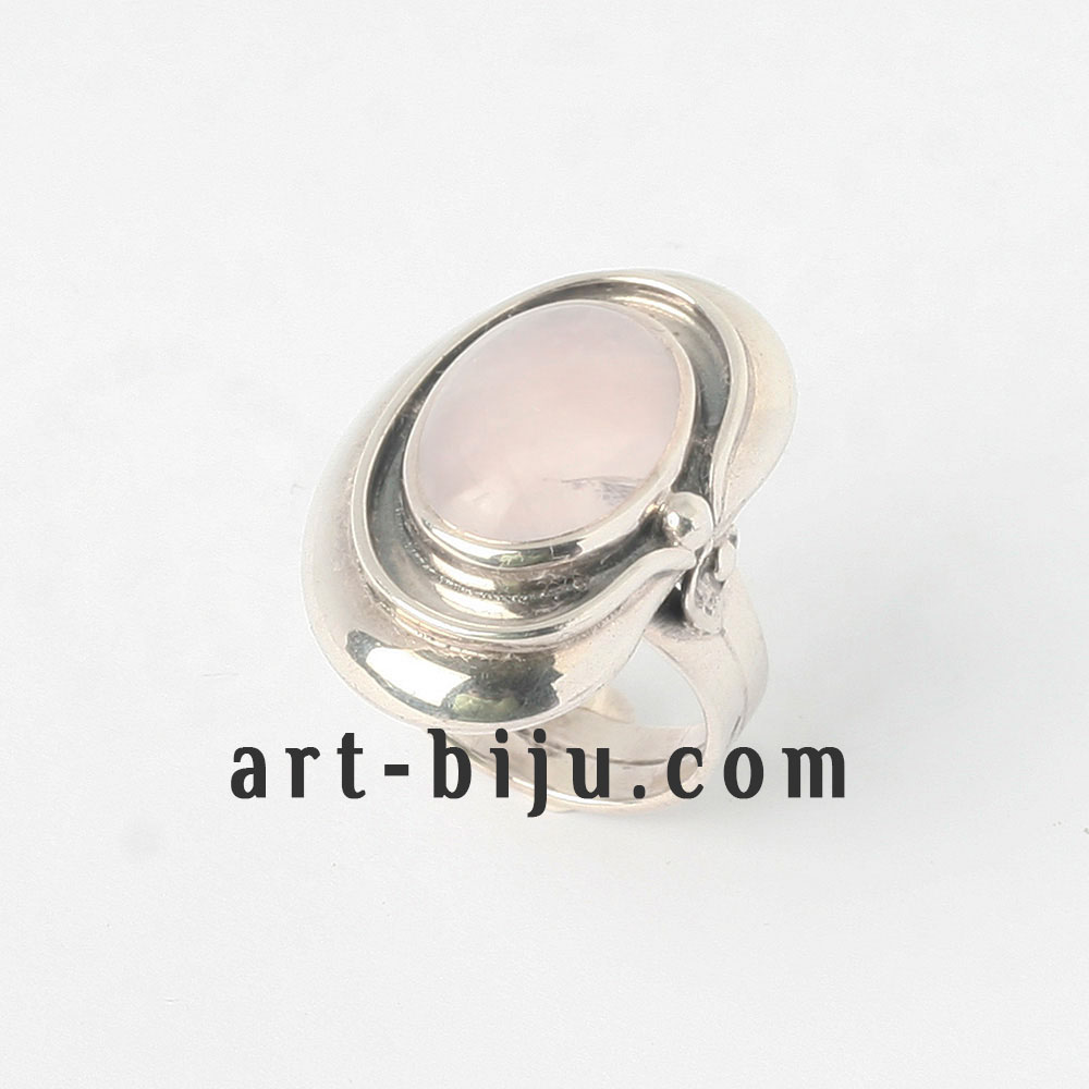 Bague en argent avec quartz rose.