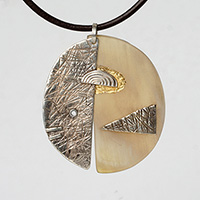 Авторски  медальон уникат - рог, сребро, злато